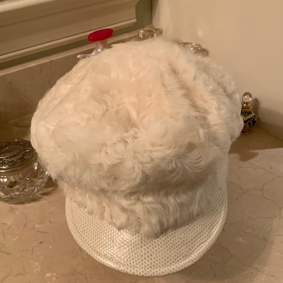ERIC JAVITS PERSIAN CAP IN OFF WHITE ITALIAN LAMB FUR WITH LOGO BUCKLE PACKABLE - Picture 4 of 15